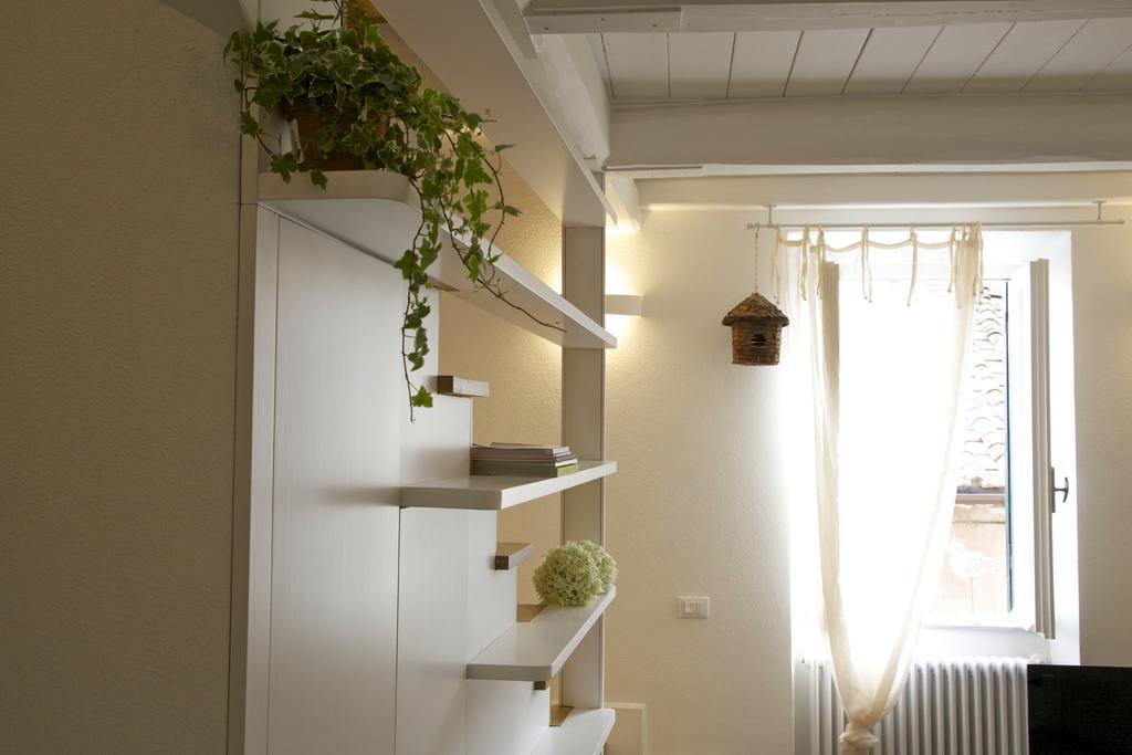 La Colombaia Nel Castello Apartment Брачано Стая снимка