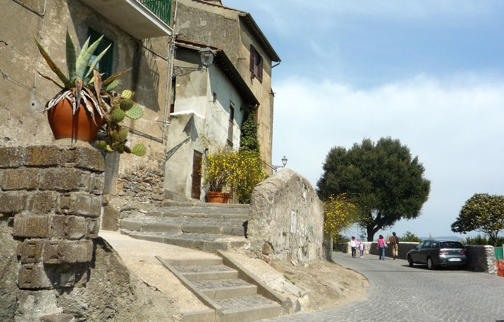 La Colombaia Nel Castello Apartment Брачано Стая снимка